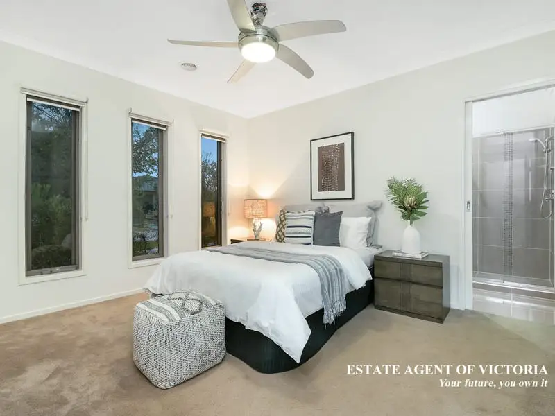 3 Ventasso Street, Clyde North Sold by Estate Agent of Victoria - image 1