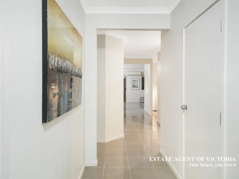 3 Ventasso Street, Clyde North Sold by Estate Agent of Victoria - image 1