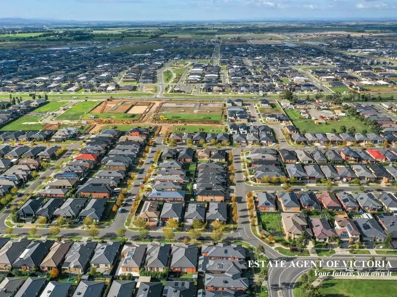 3 Ventasso Street, Clyde North Sold by Estate Agent of Victoria - image 1