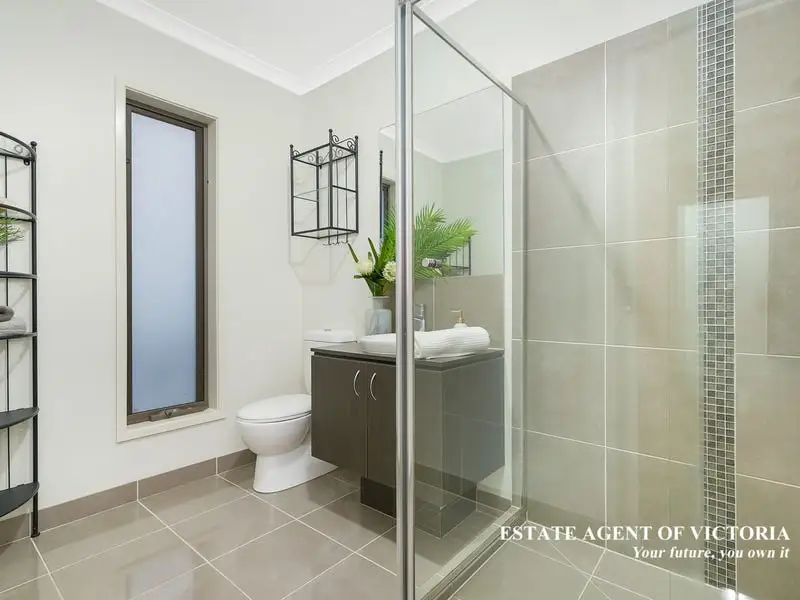 3 Ventasso Street, Clyde North Sold by Estate Agent of Victoria - image 1