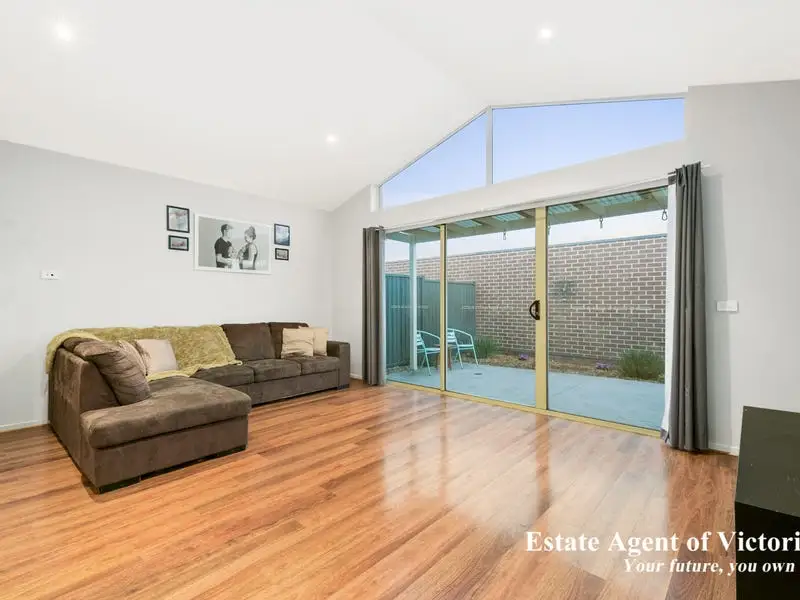 6 Chancery Lane, Cranbourne East Sold by Estate Agent of Victoria - image 1