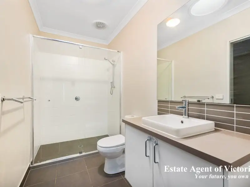 6 Chancery Lane, Cranbourne East Sold by Estate Agent of Victoria - image 1