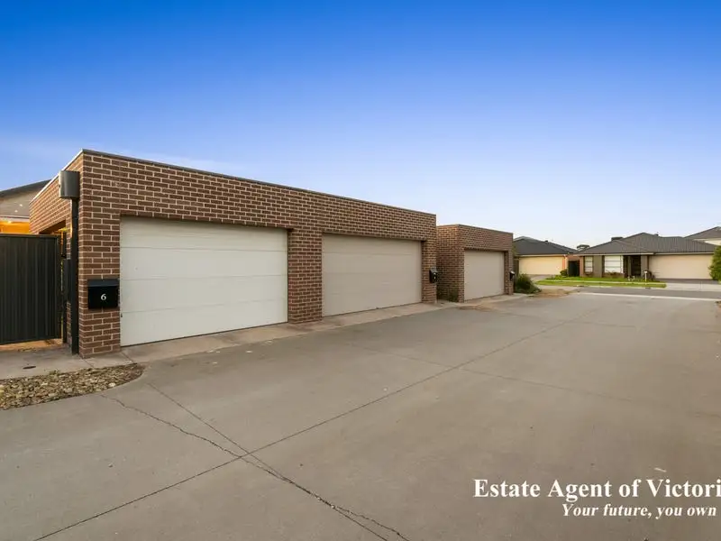 6 Chancery Lane, Cranbourne East Sold by Estate Agent of Victoria - image 1