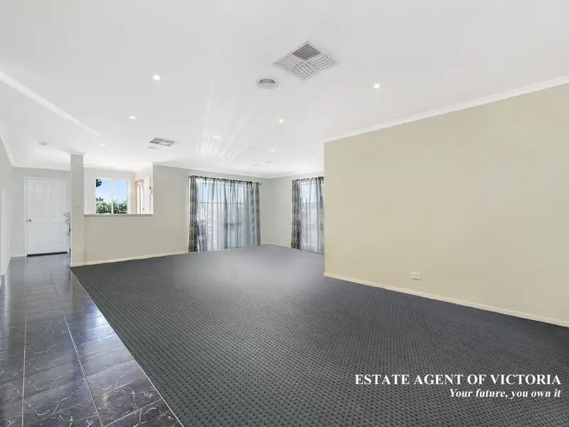 6 Norwegian Way, Narre Warren South Sold by Estate Agent of Victoria - image 1