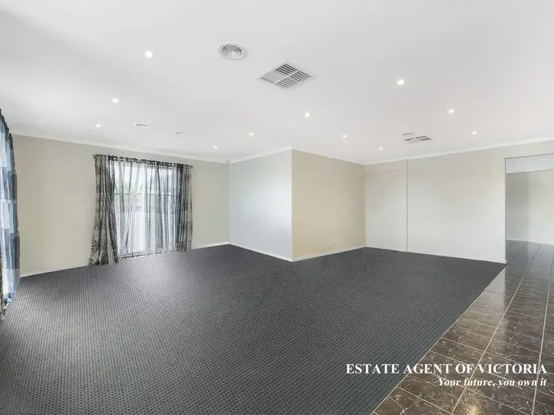 6 Norwegian Way, Narre Warren South Sold by Estate Agent of Victoria - image 1