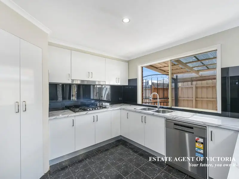 6 Norwegian Way, Narre Warren South Sold by Estate Agent of Victoria - image 1