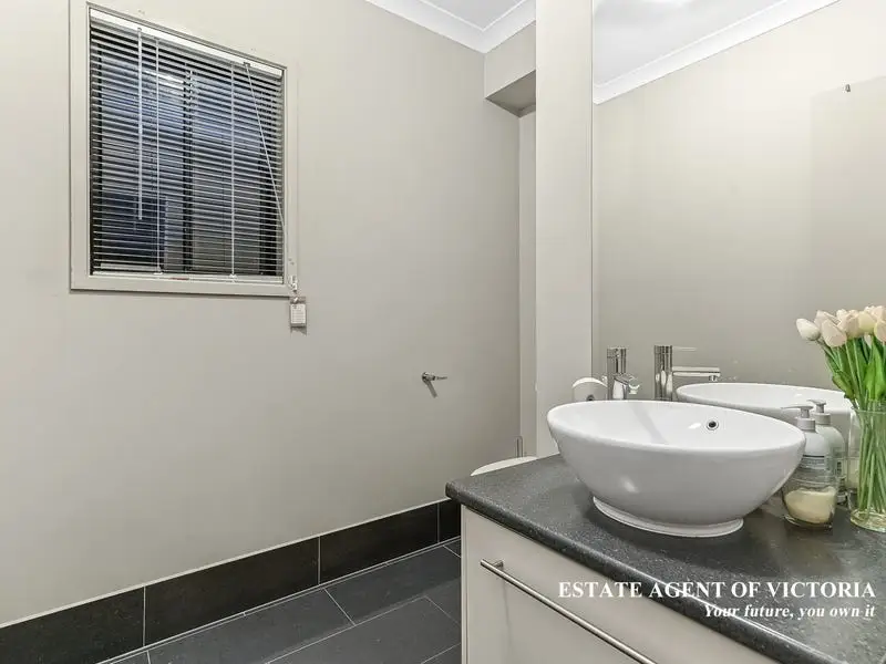 11 Gabitt St, Cranbourne East Sold by Estate Agent of Victoria - image 1