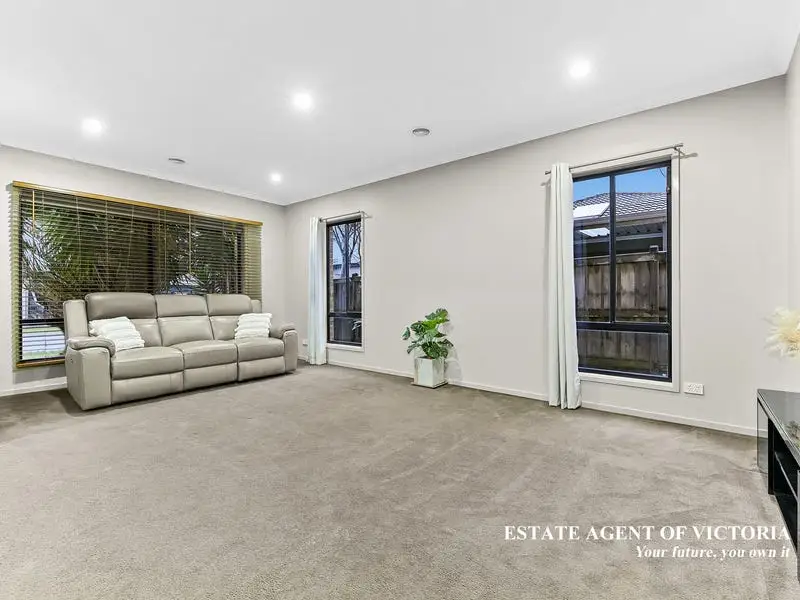 11 Gabitt St, Cranbourne East Sold by Estate Agent of Victoria - image 1