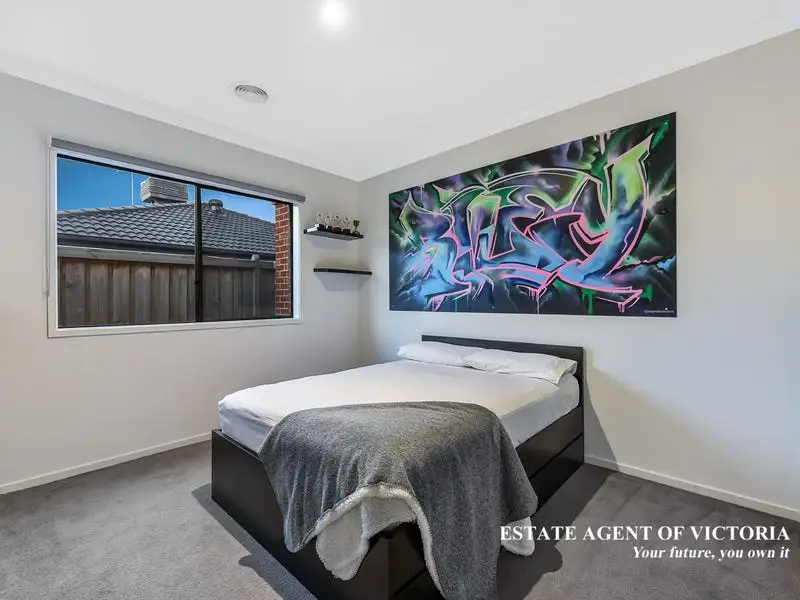 25 Yarra Street, Clyde Sold by Estate Agent of Victoria - image 1