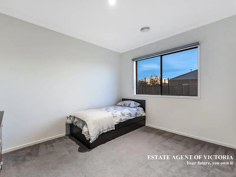 25 Yarra Street, Clyde Sold by Estate Agent of Victoria - image 1