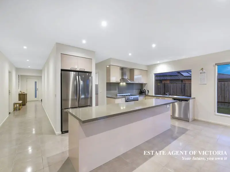 25 Yarra Street, Clyde Sold by Estate Agent of Victoria - image 1