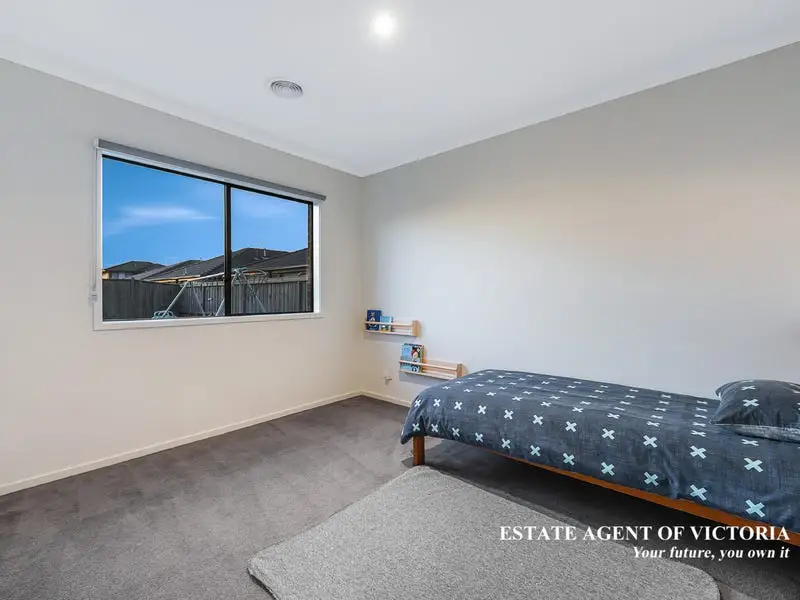 25 Yarra Street, Clyde Sold by Estate Agent of Victoria - image 1