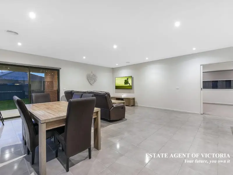 25 Yarra Street, Clyde Sold by Estate Agent of Victoria - image 1