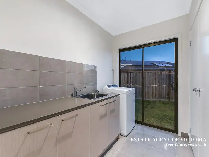 25 Yarra Street, Clyde Sold by Estate Agent of Victoria - image 1