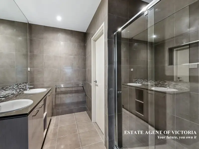 25 Yarra Street, Clyde Sold by Estate Agent of Victoria - image 1