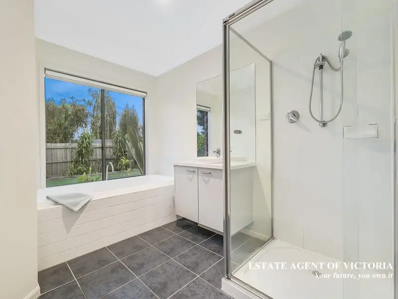 76 Fleet Street, Narre Warren South Sold by Estate Agent of Victoria - image 1